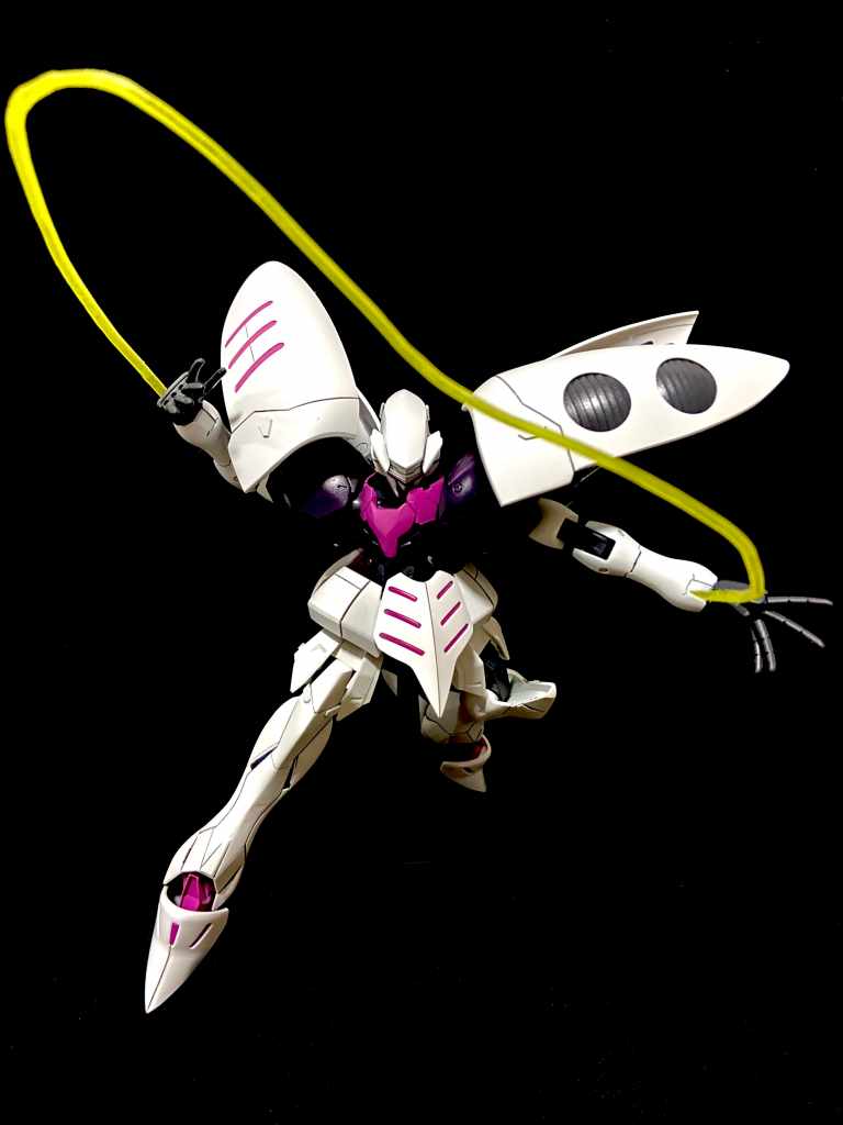 オリジナルの武装としてエネルギーを
高出力し攻撃するビームウィップ。
ファンネルとの併用で距離を取り
近距離戦へ持ち込みづらいように
取り入れました。