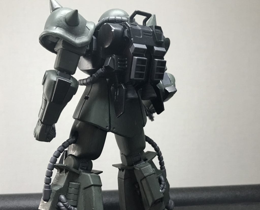 機体背面です
動力パイプ、スラスター等の部分塗装はとてもいい勉強になりました！