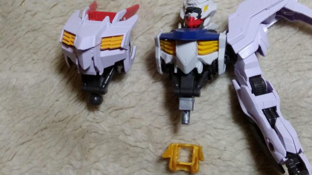 お腹の延長
SDの何かのパーツを加工して使用。(ジャンク入れに入ってたので不明)