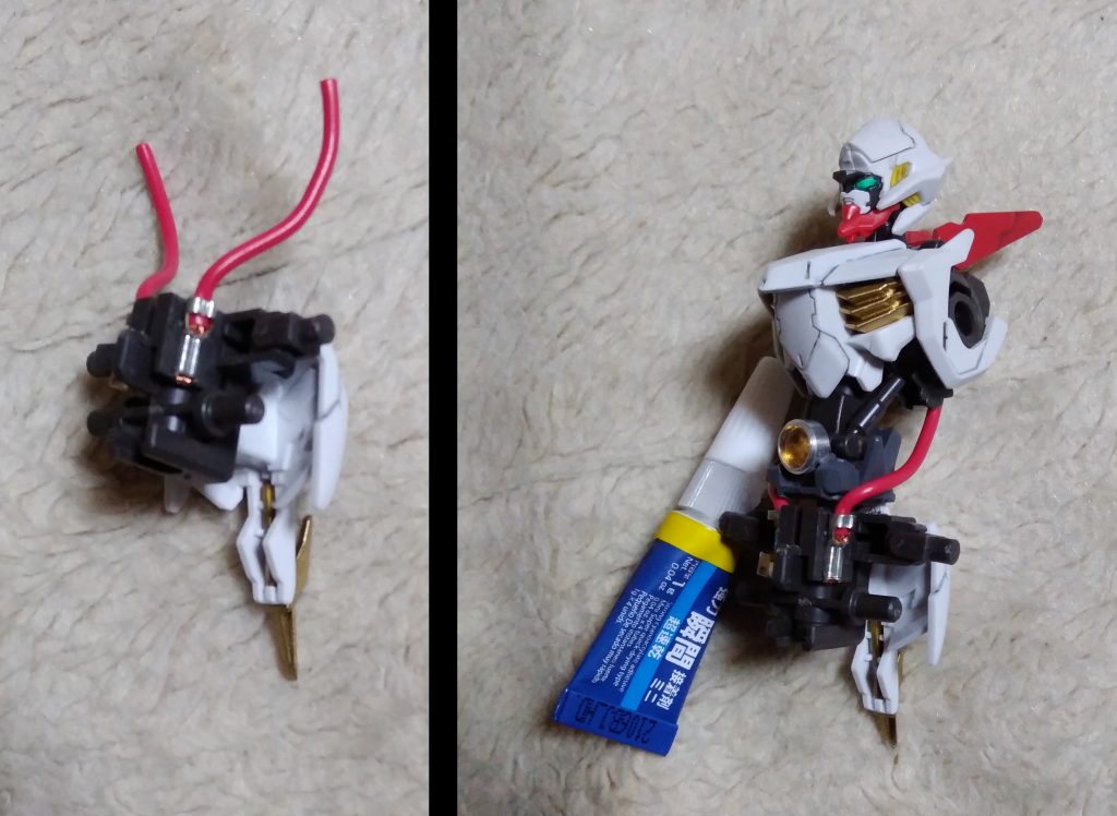 ハードオフで110円でゲットしたケーブルを使用。
瞬間接着剤で強引に接着。
お腹の丸いのは何かのパーツ(;'∀')