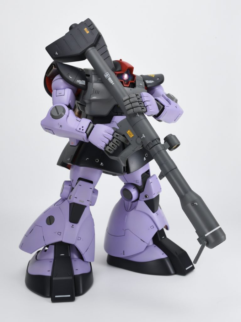 バズーカは、グリップを可動式にし、肩に担げるようにしてあります。