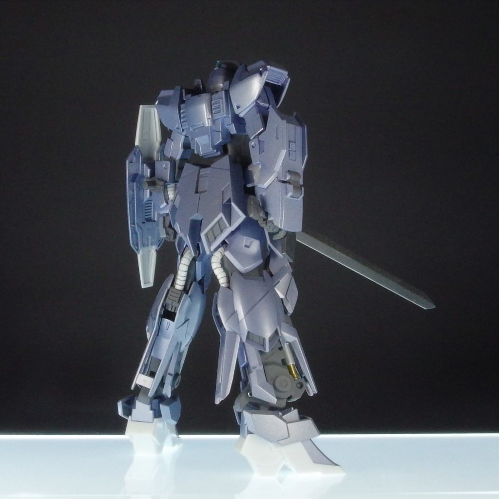 後ろ。背負い物はなしで。