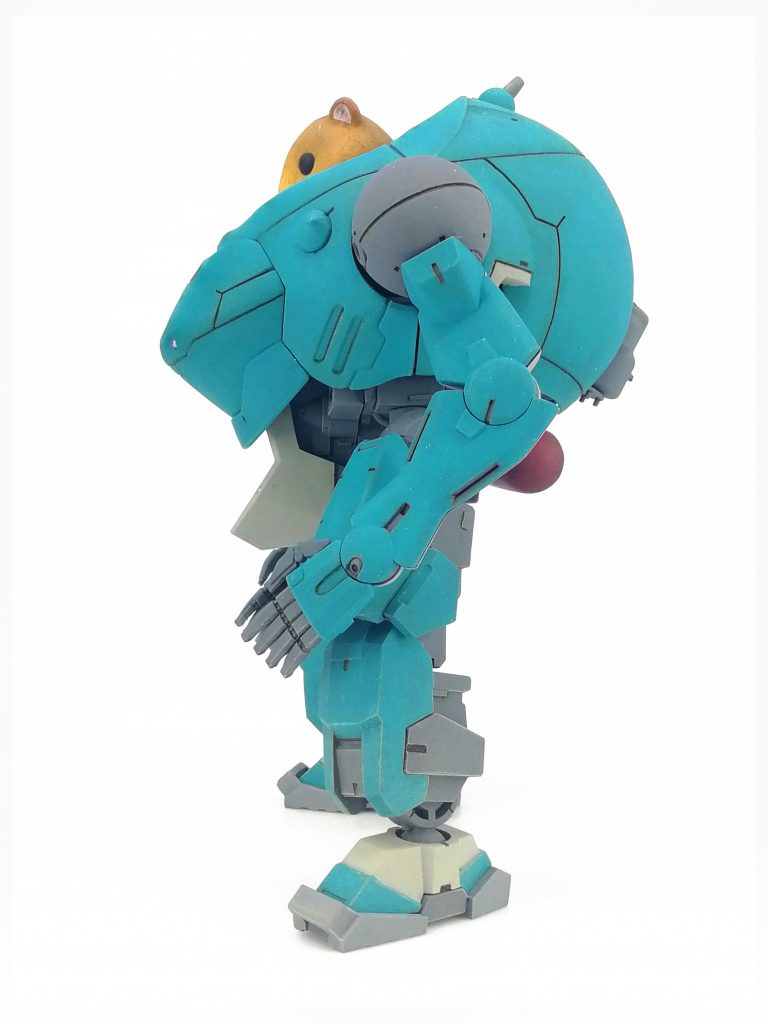 塗装は競技バトルロボアニメ的なイメージで奇麗目に。
下地にメカサフライトを塗ってフレーム色兼ね。
装甲色ファレホ筆塗り。
その後各ウェザリング塗料や油絵具で軽く整える程度に汚して仕上げました。