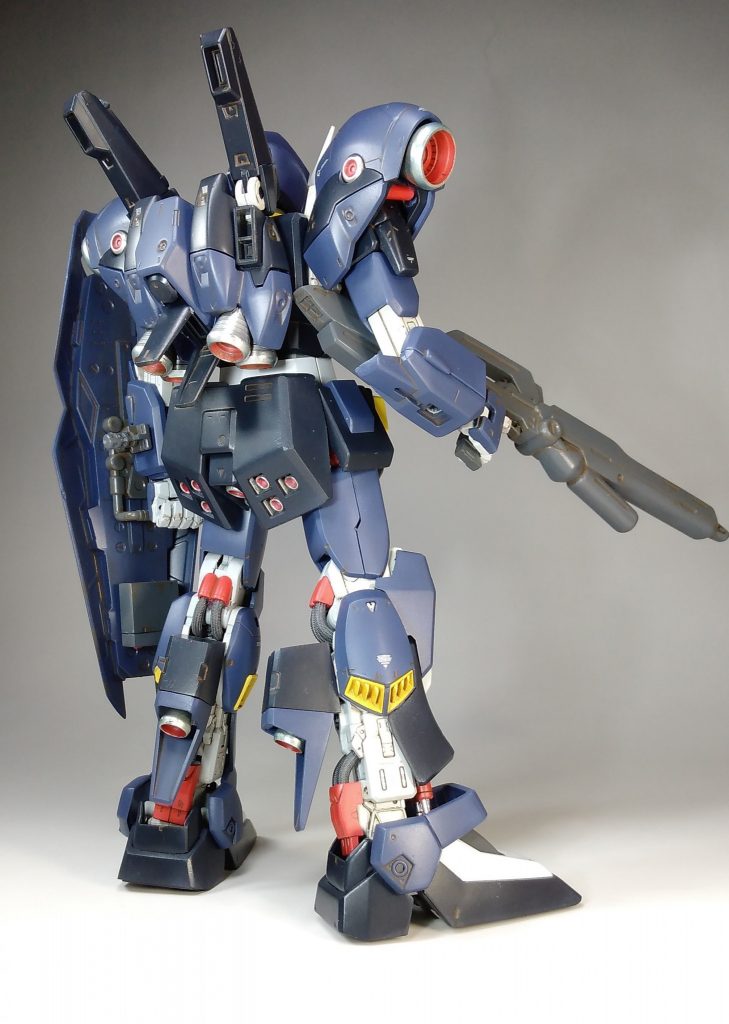 バックパックはガーベラ、腰部にNT-1のチョバムアーマーを装着