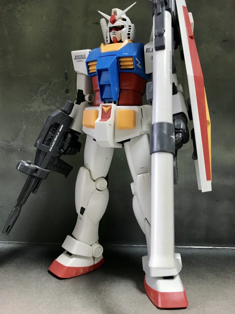 これは Ver.2 だったと思います。300円ガンダム、700円ガンダム、2,000円ガンダム、HG、RG、MGと、人生でいったい何機の RX-78 を作ったのか…（笑）