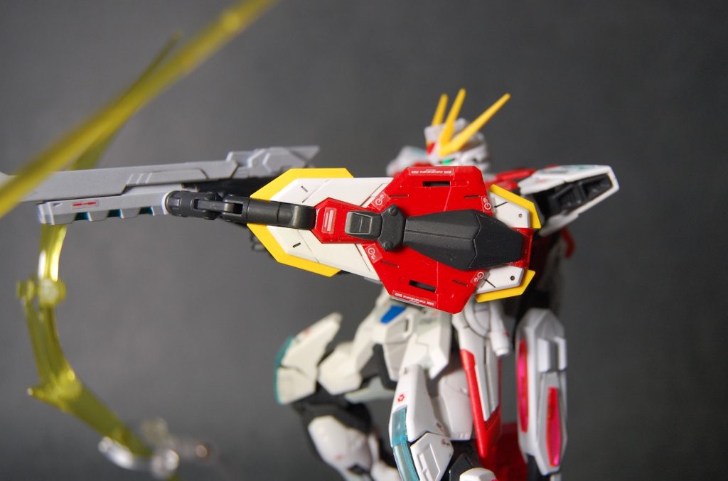 RGアブソーブシールドはライフルに接続可能なこだわりの仕様
このアブソーブ部分をHGの盾から切り出すのが難しかったです（1敗）