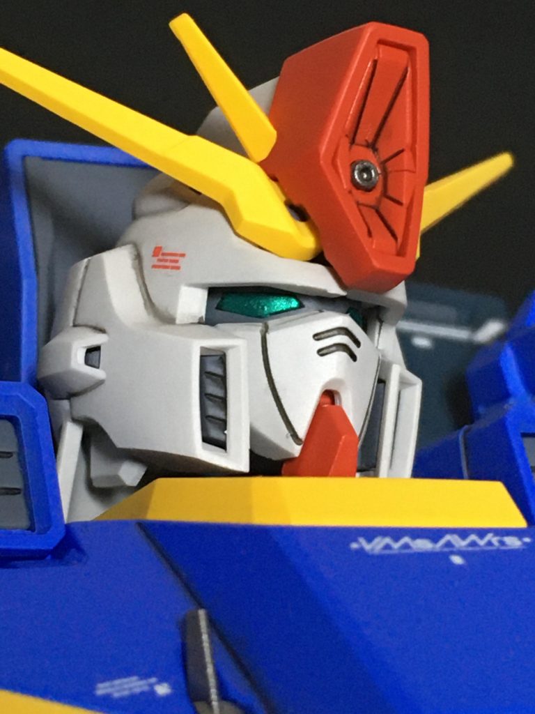 顔をアップで。