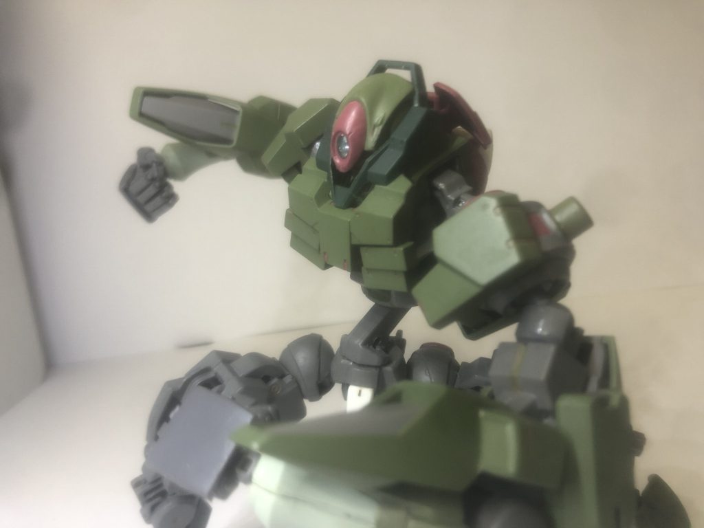 武器は持たず、小柄な身体と軽さを
活かした素早い蹴りや殴打撃を繰り出す。