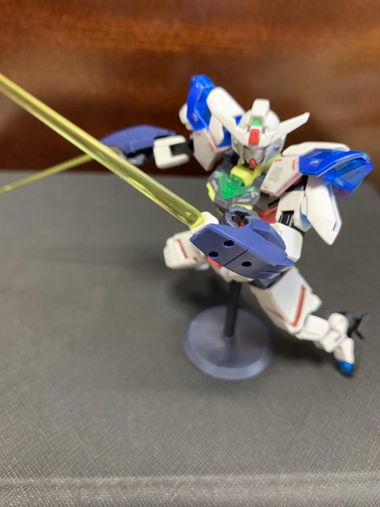 ビームカタールで接近戦を挑むコアガンダム RE:ダイブ