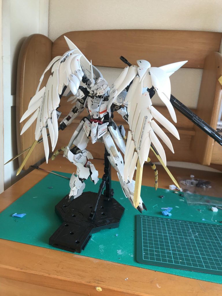 より防御力を高める為、当時モビルアーマーの技術を利用したアクティブバインダーは、独立型思考AIにより独自の判断で防御行動を行う。全体的に曲面を多用する事により斬撃などの物理攻撃を受け流す為この様な形状となった。又、衝撃熱変換装甲とラミネート装甲の複合装甲で防御力を格段に上昇。バインダーに装備された放熱板により放熱する。又バインダーに収納された高硬度金属サードにより攻撃も可能。