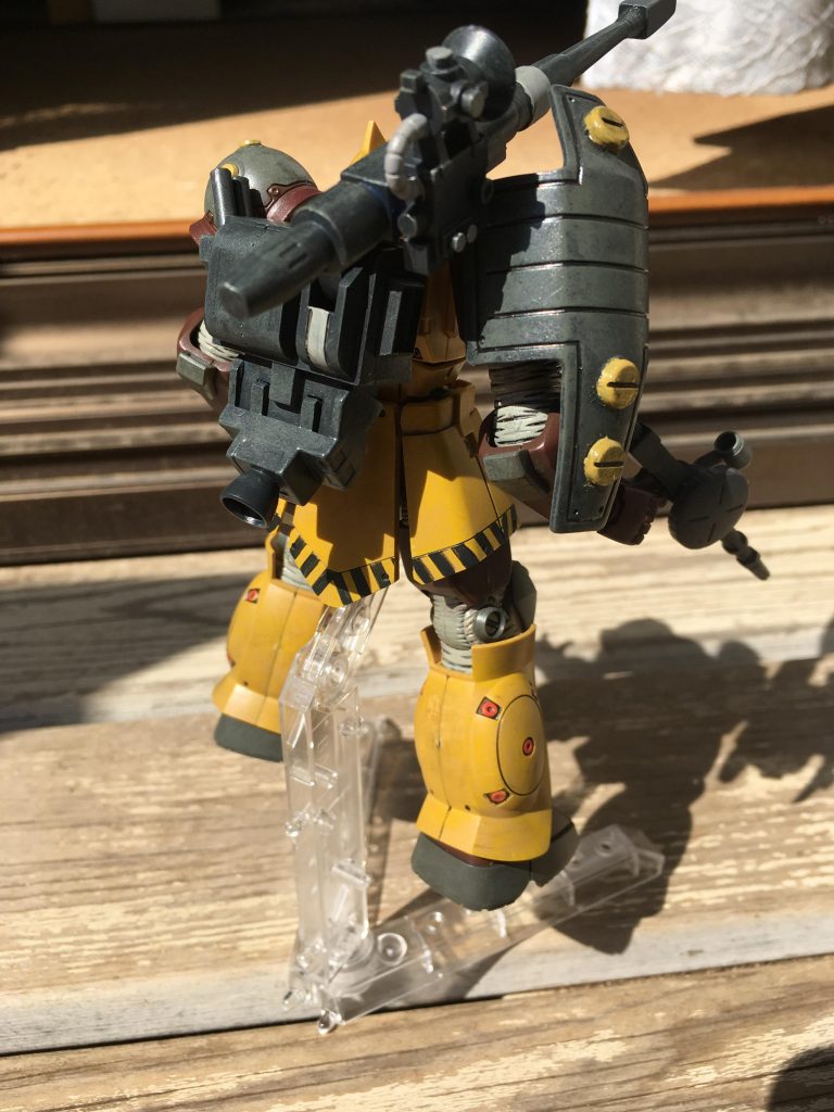 リアカットです。

キャノンのバックパック下部が上手くミキシングできずにこのようなスラスターの配置になりました。