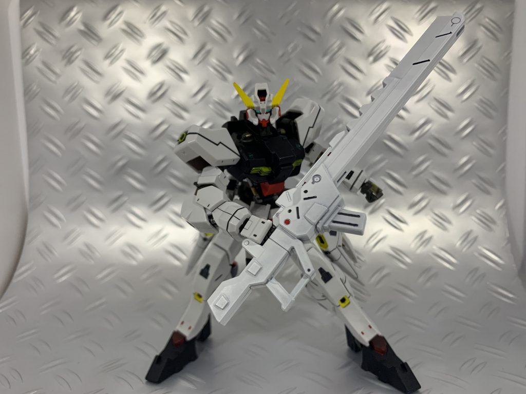 弾が切れたらロングライフルを鈍器にして戦います。