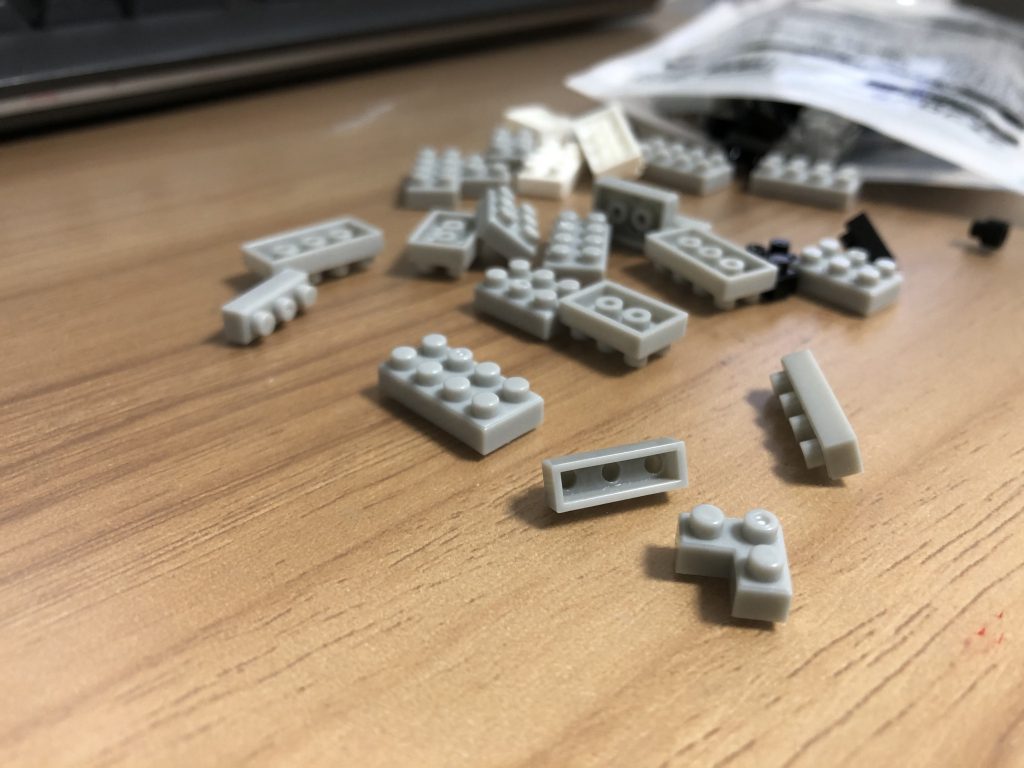 ちなみにコンテナの稼働部は
ダイソーのナノブロック的なやつを
ちょっぴり加工して使用
めちゃめちゃ優秀！
ガンスタで100均ブロック使っている方を思い出してやってみました