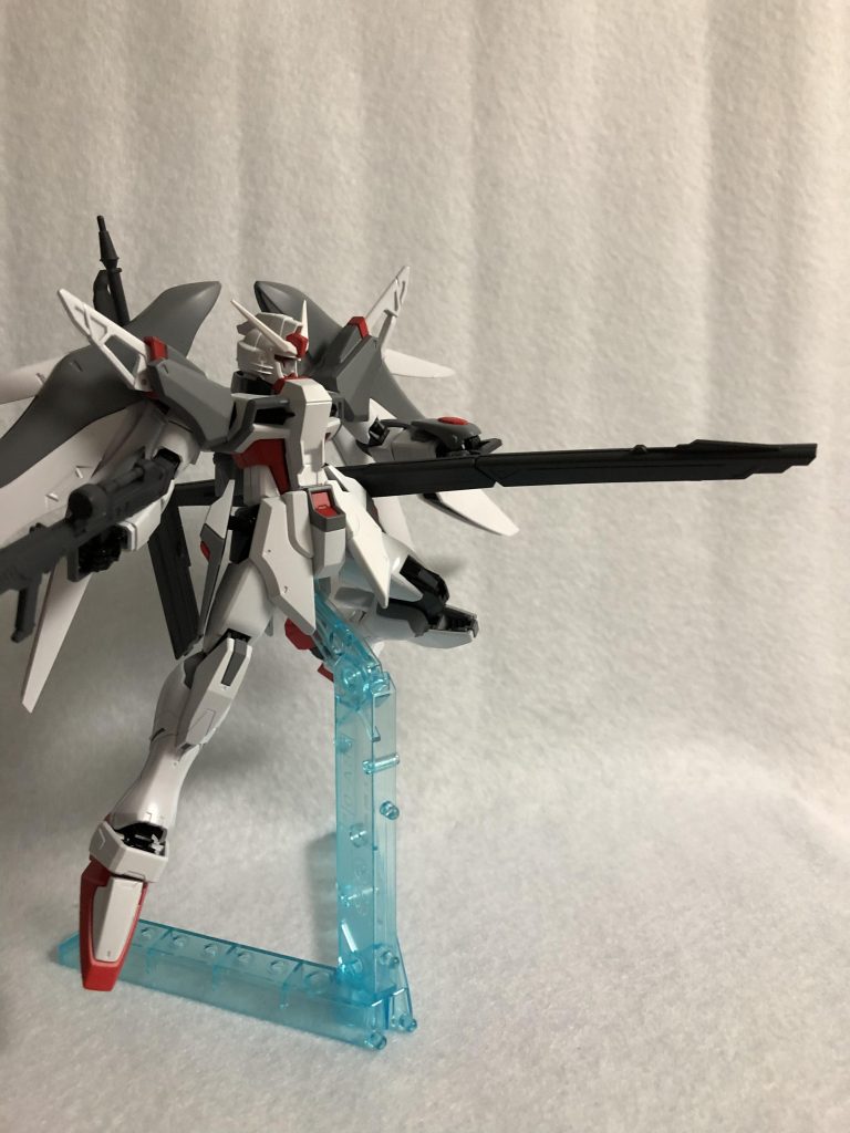 ビーム砲を構えて
緑から暗めのグレーに変更
一色だけじゃなく他の色を取り入れてもおよかったかも、、、