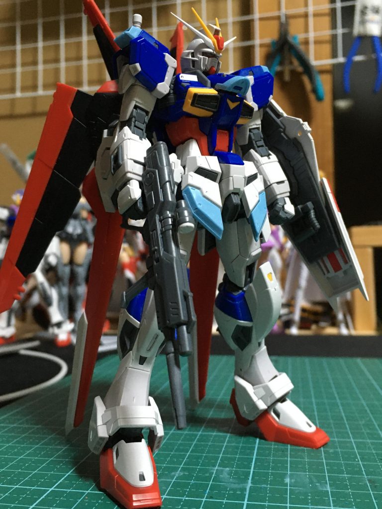 以外、制作工程です!
とりあえずの仮組みで。
上の画像と青色が違うのが伝わりますかね?w
これはこれでカッコイイんですが個人的にアニメの色が良いなとw
