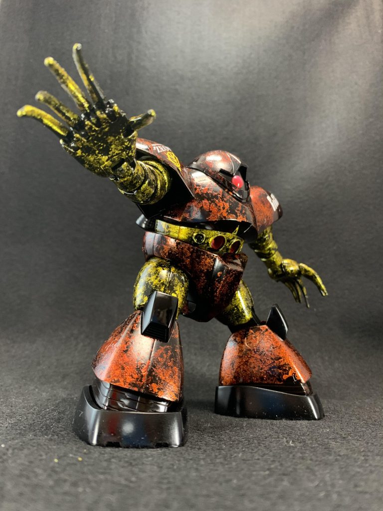 手持ちの武器も無ければ、出来るポーズにも限りがある。
ポージングも得意では無いので... こんな感じかな。
ん? 手のひら汚っ!