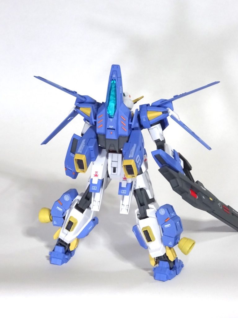 前面・背面
追加したパーツには他のガンプラのパーツや、ビルダーズパーツMSスラスター、ビルダーズパーツMSディテール等を使用しています。