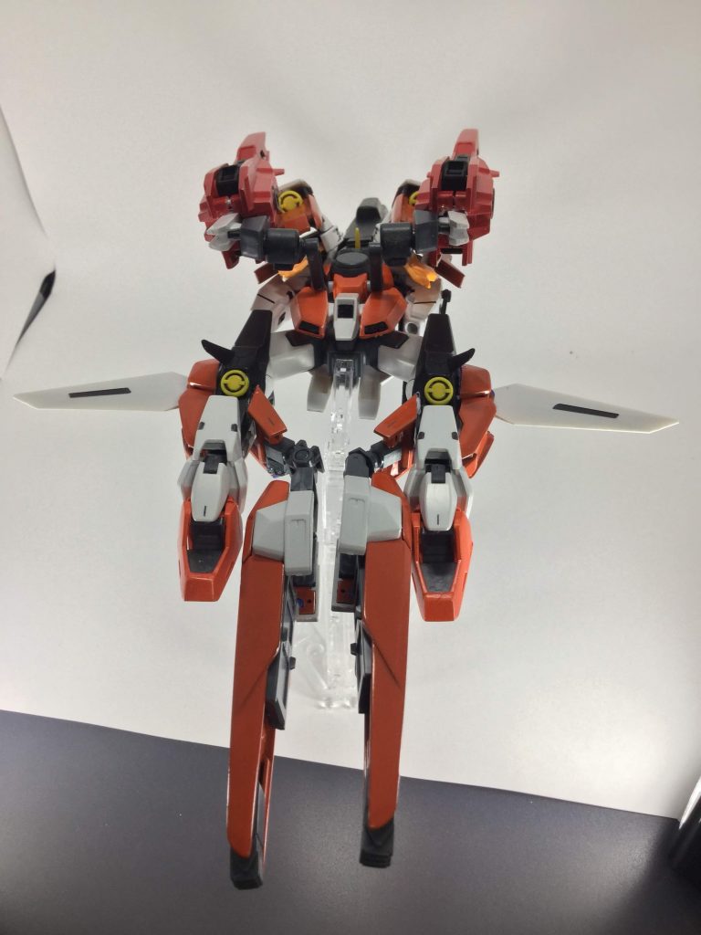 飛行形態
(長過ぎたので全体を納めるのが難しいです)
ダッシュユニットが追加ブースターの役割を果たし、速度アップによる情報処理を大型化した機首で賄い、キャノンビットによる火力増加等あらゆる面で強化が施されている。
