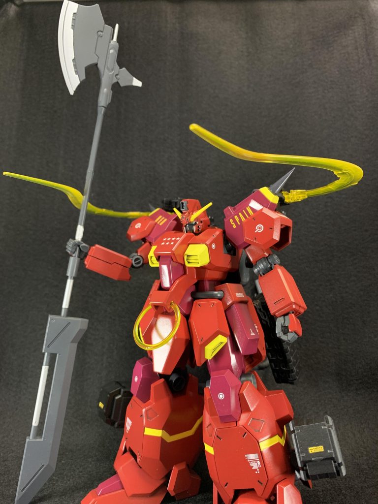 近接戦闘用として大剣と戦斧の二刀流の武器を装備。(1つに繋ぐことも出来ます。)
いちおう、サイドアーマーにグスタフカール用のビームサーベルも装備しています。