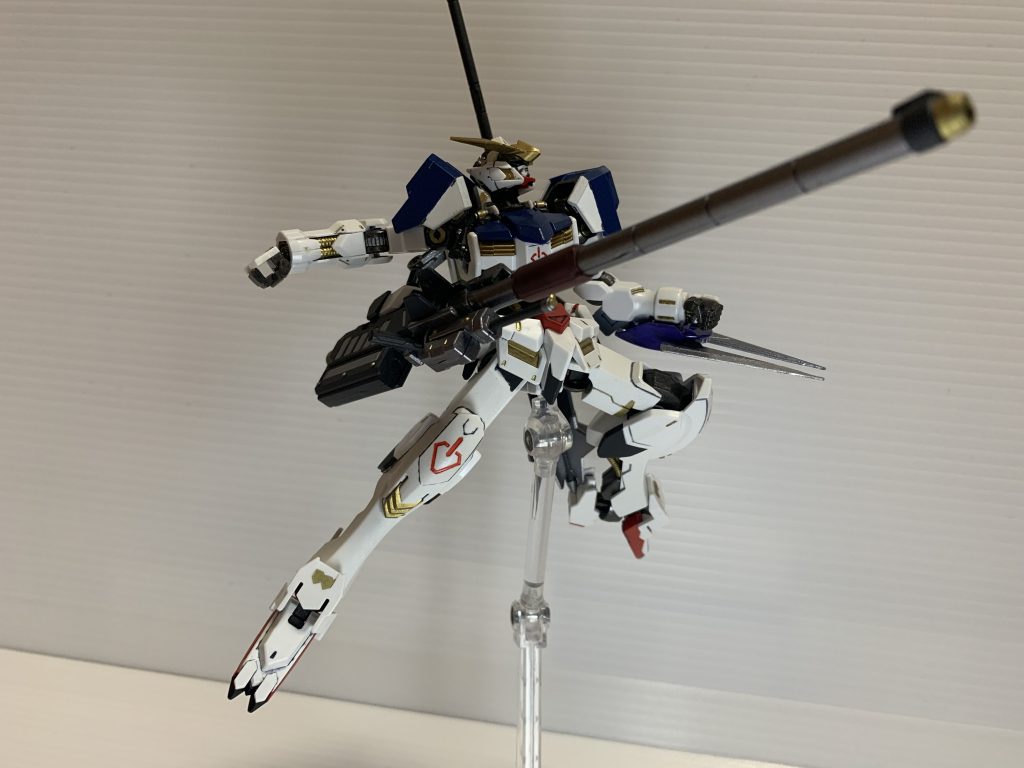 7話の第3形態

昭弘をお待たせしたスタンバイシーンっぽく
このシーンカッコイイよね！

シュバルべから奪ったアンカーを追加。
左腕はガントレット装備の物とは別に用意、側面接続部を削ぎ落としてスッキリさせてます。