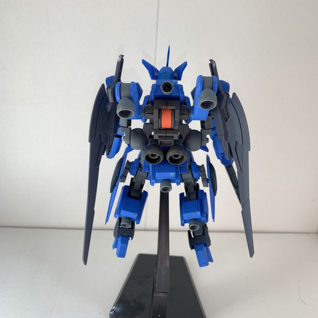 バックパックにリアクターを増設してツインリアクターに
シュワルベグレイズよりもスラスターを増設しています。