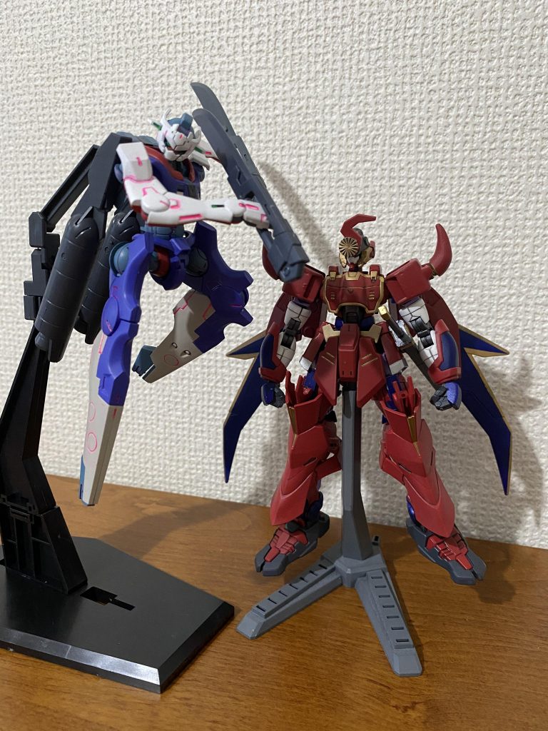 見た目通り装甲が薄く、バルカンでも距離や弾の大きさによっては致命傷になる可能性があるほど防御力になっているが、ビームジャマー発生装置を内蔵しているのでビーム兵器には多少の抵抗力がある。そのため、各部がピンク色に発光している。