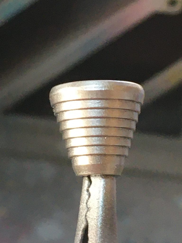 シルバー。
黒サフの上にExシルバーを塗装しました。
個人的には黒サフは要らなかったかもと……