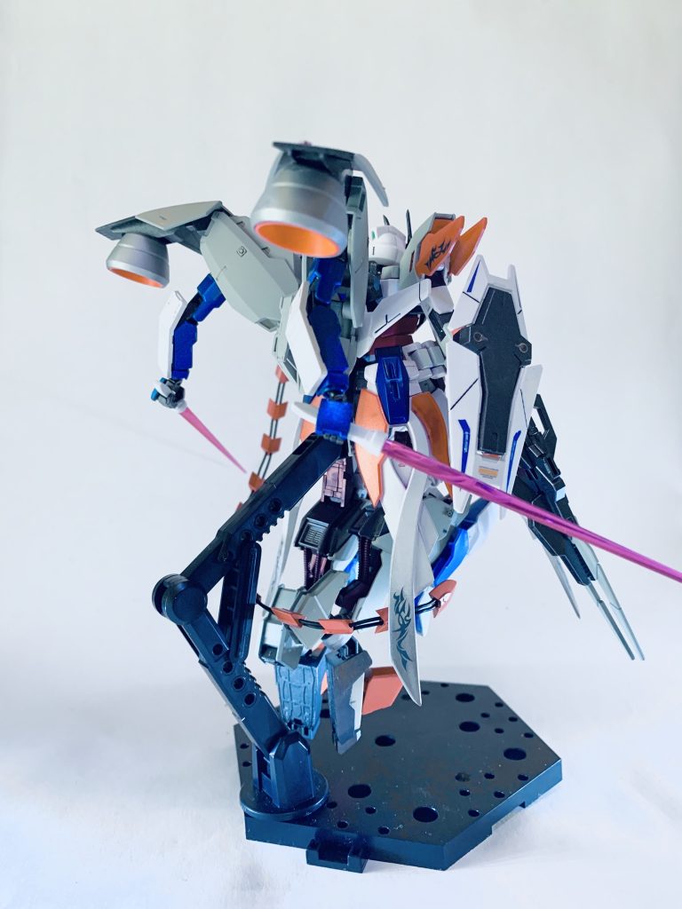 胸のブレードアンテナはグシオンフルシティのものを使用。
エース機といえばブレードアンテナ！という安直な考えで着けてみましたw