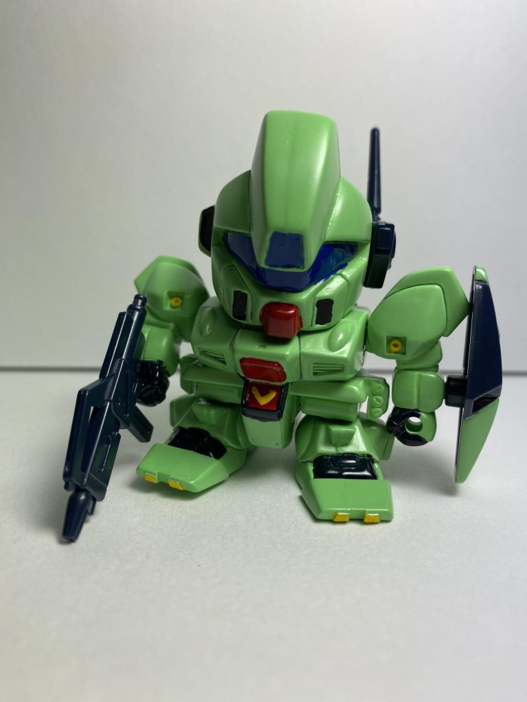 合わせ目消しを久しぶりにやったのですが、失敗してしまいました…
特に顔の合わせ目が結構見えてしまってます😭
塗料はエヴァグリーンにホワイト混ぜて整形色に近づかせたつもりなのですが、思ったよりまだまだ緑が濃くてこちらも失敗しましたが、結果的には良い色になったので良かったかと思います🙌