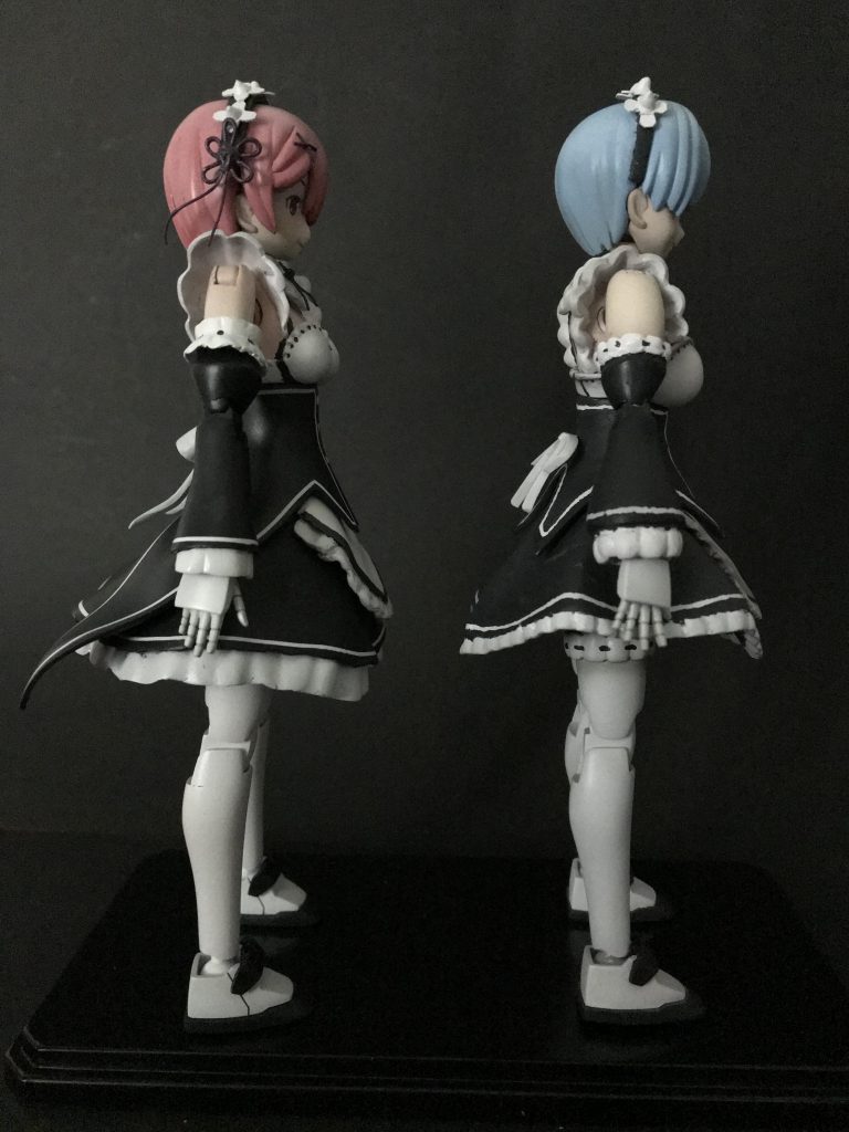 腕のフリルは先にフリルを作ってから袖を作ってます。