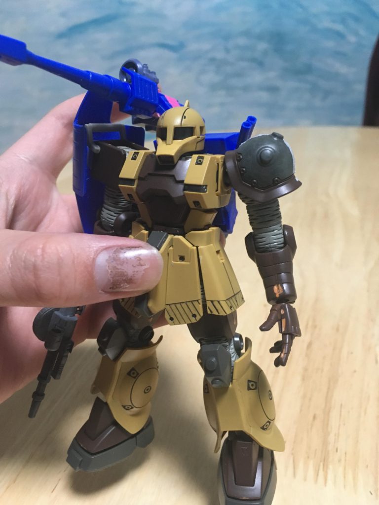 本体にキャノンパックをつけてみているところ。