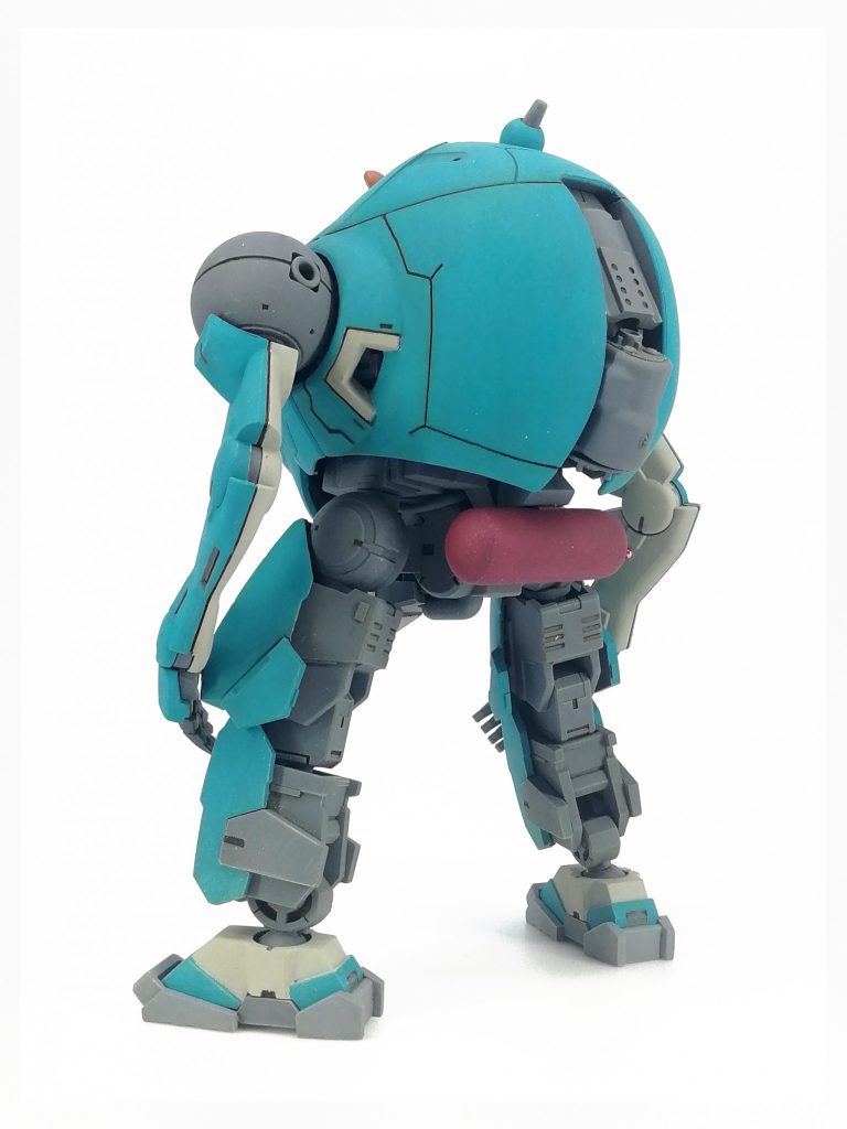 脚の付け根の構造を褌の真ん中から生える構造ではなく上から生える構造にして
サイドスカート用の軸で開く方向に可動するようにしてみたり。
こうすると腰から足が開くので足を開いても短足っぽく見えないようになったりします。