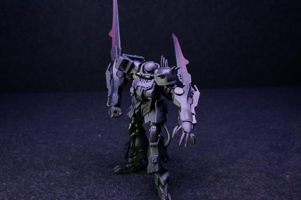 ルプスレクスの腕を使用している為、ギミックを使用してツインブレード。少し腕の甲部が開くのがポイント。