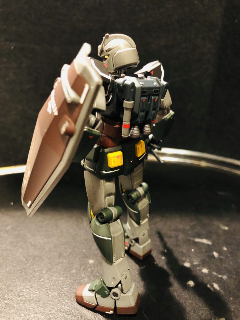 配色は従来のリアルタイプ風に、色味は最近のHGリアルタイプカラーに寄せてます。
関節はガンメタで。