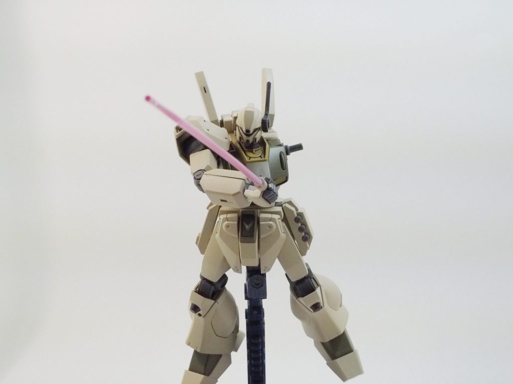 片腕取れて相打ち覚悟で突撃(元ネタはUCのダカールのネモ)