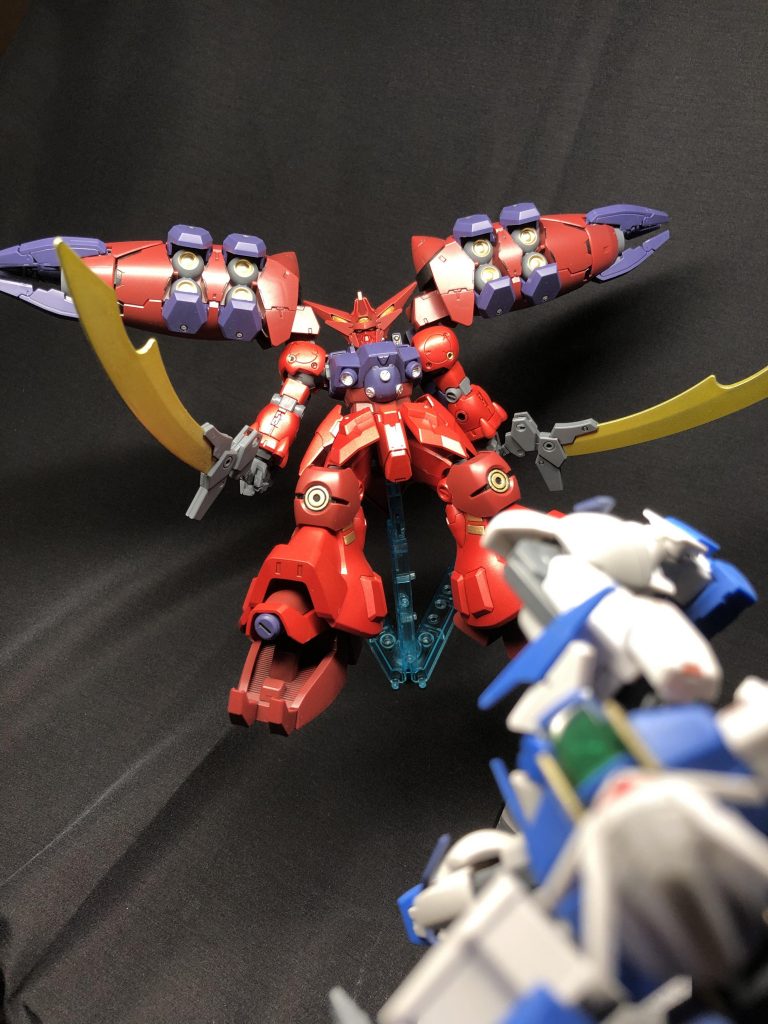 肩のバインダーや膝からビームを撃ったときにこの機体に惚れました
近接主体の機体が不意打ちで遠距離装備使うのって痺れますよね‼︎