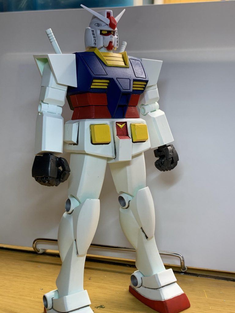なんと追加装備を脱ぎ捨て、ガンダムに！
わあい！かっこいい！