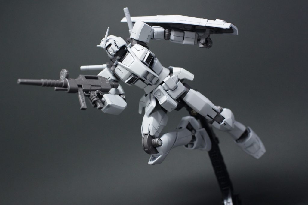 基本的にG40の関節構造を残しているのでキット特有のしなやかな可動はある程度健在です。
関節構造が相当特殊なので「ちょっと太もも移植したい」とかでもかなりの大工事で大変でした…