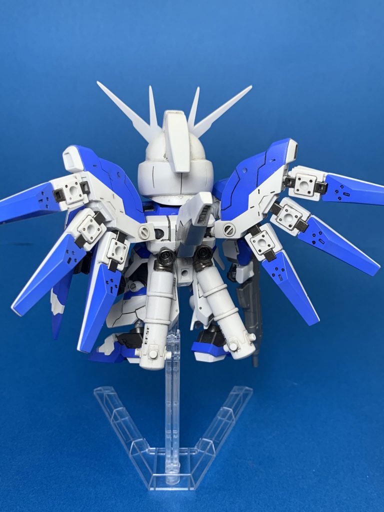 後ろ。

真ん中のパーツがHGの物と形状が違ったので、HGと同じように形状変更してます。

Gジェネの頭使ってるのが、後ろからならわかるかと思います。