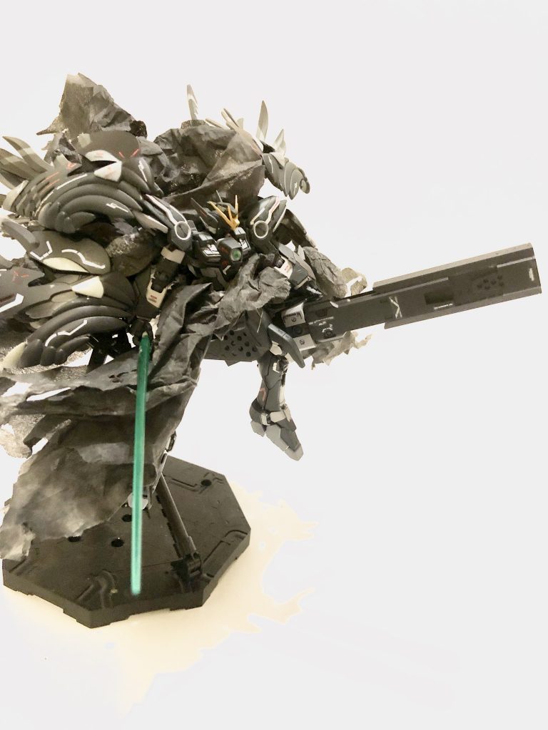 Die Zauberflöte//ディー・ツァウバー・ フローテ 通称［魔笛］ 銃口が二つあるナノマシン射撃兵器 それぞれ弾頭により効果が変化する。 赤は高熱、青は超低温、黒は暴風、白は雷撃などである。 組み合わせにより様々な戦況に対応可能となった。