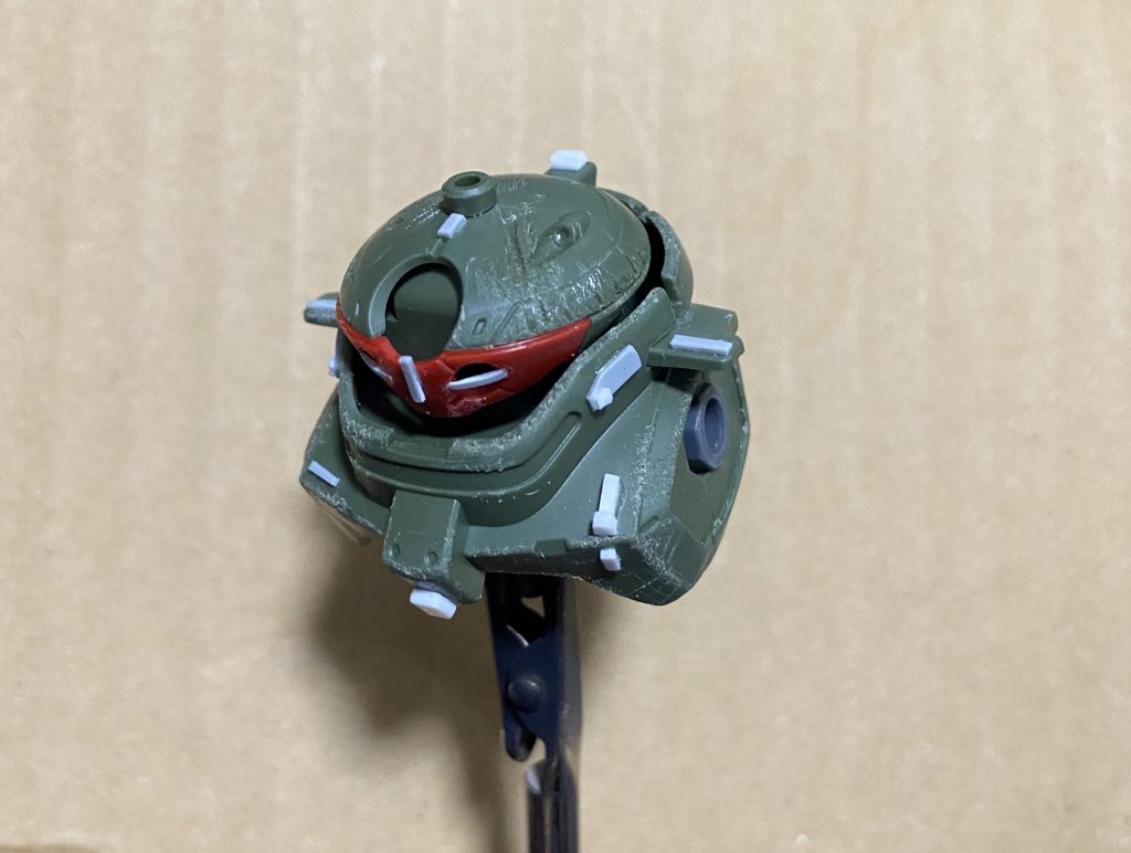 この段階で傷を付けるのが今回は楽しかったです。レンズを保護するフレームを追加しましたが細かい作業は楽しいです。