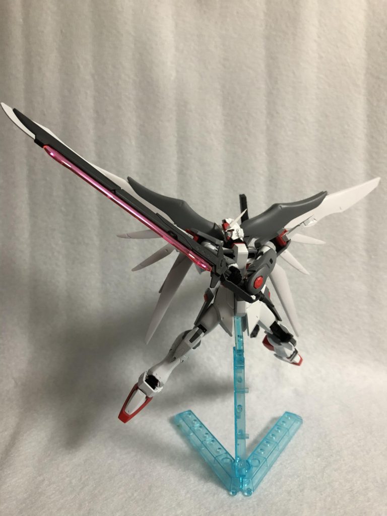 アロンダイトビームソード構え
ディスティニーの定番ポーズですねw
元々よく動くキットなので楽にポージング出来ました。