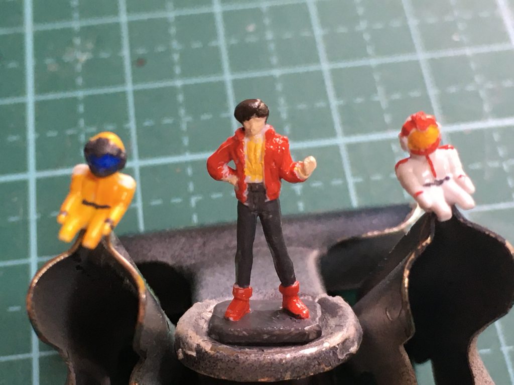 フィギュアは全て筆塗りで。
