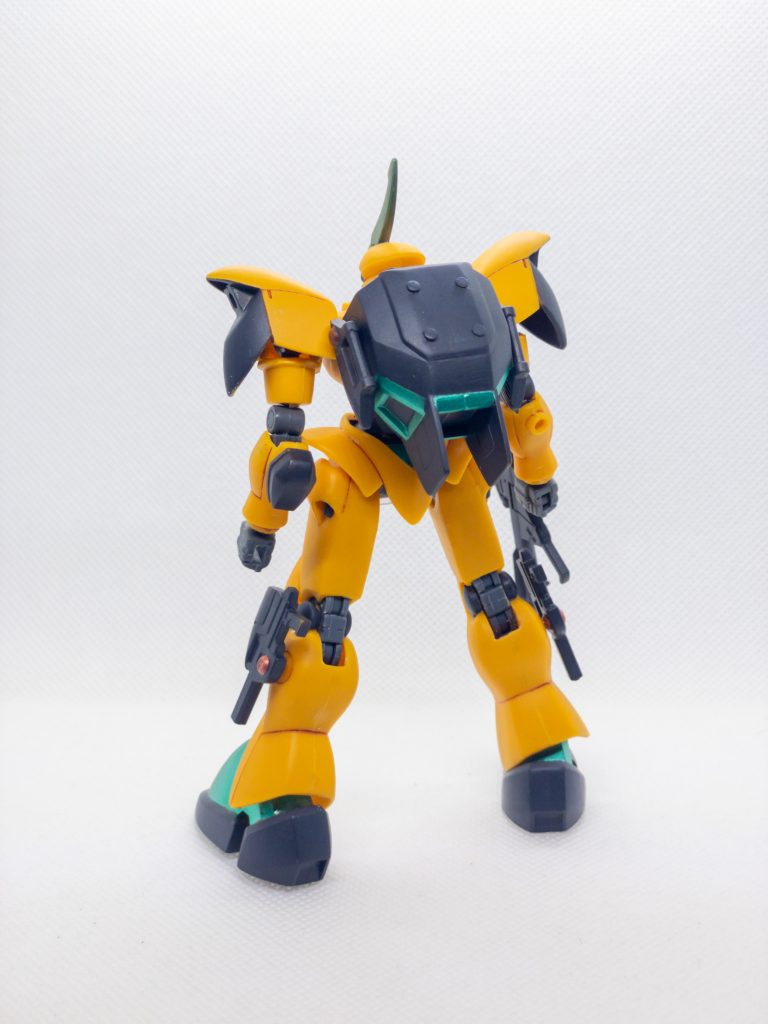 リアビュー。

バックパックにもリベット的なものを追加。