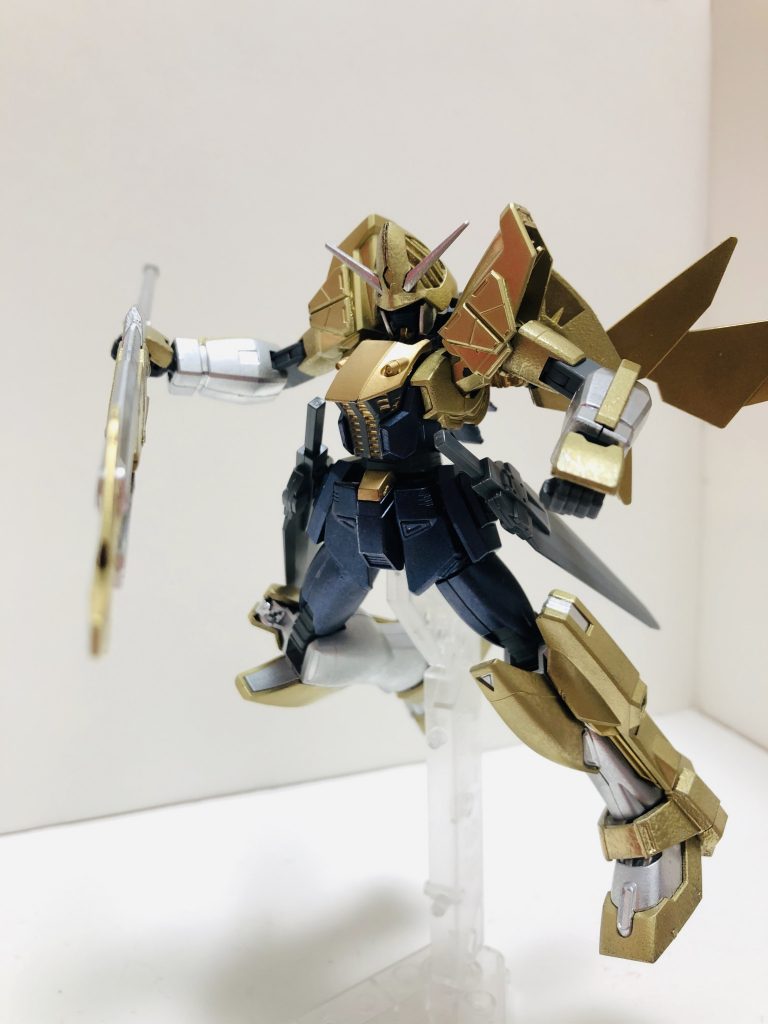 背中の翼により超高速戦闘が可能に
槍で敵を貫く