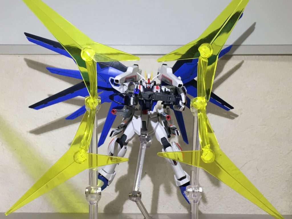 スタービームキャノンを増設した状態でのフルバースト、さらにディスチャージシステムを使用する事でさらに威力を向上させることが可能です
(ディスチャージ使用時のクスフィアスについてはビームと実弾切り替え可能ぐらいに考えといてください...)