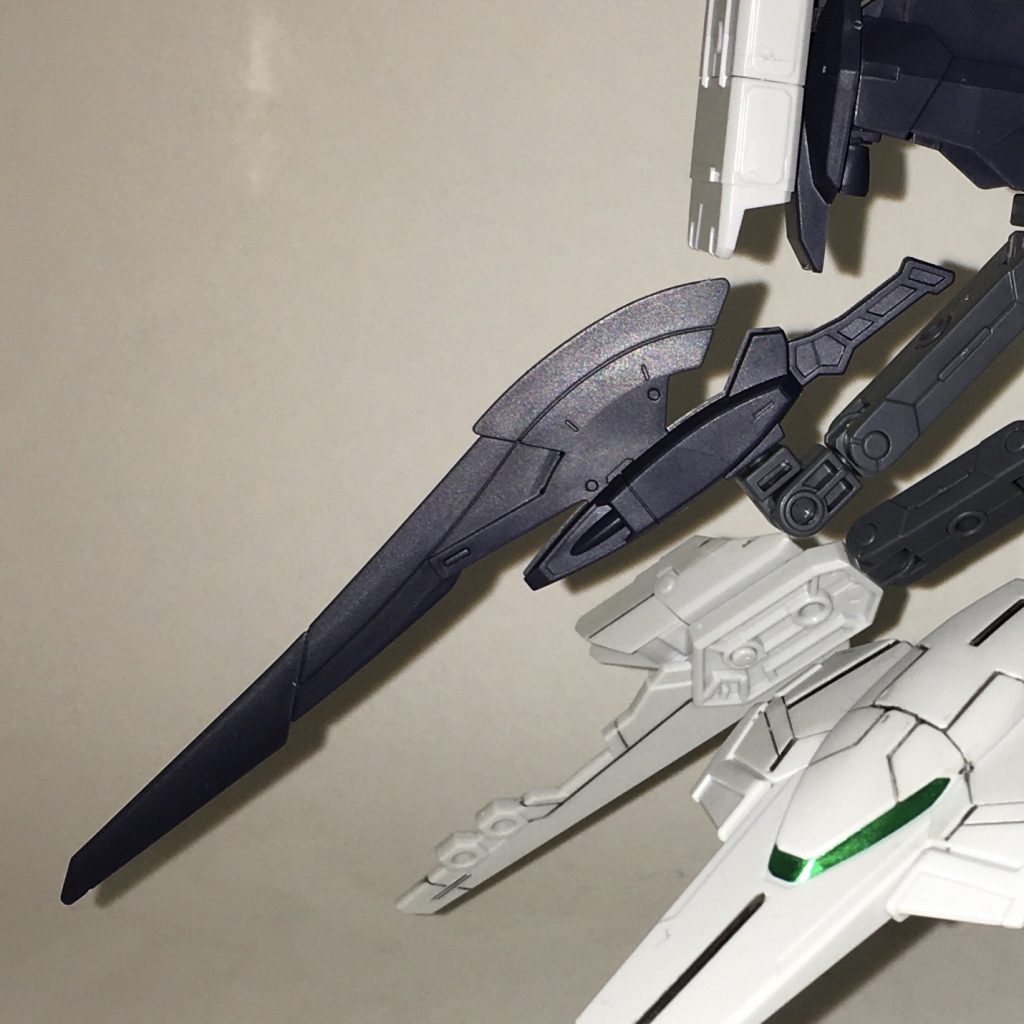 格闘用の武装。ジュピターヴガンダム・フルブーストは2本のビームサーベルに加え、さらに2本の実体剣を背面の両翼部に装備している。それらの武装は相手に応じて使い分けられる。