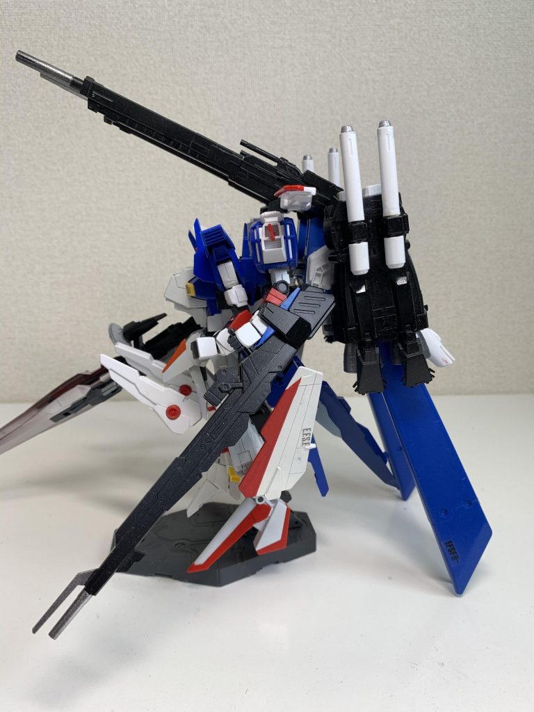 サイド
重量が非常に重くシュツルムブースター2本を支えにしてます。