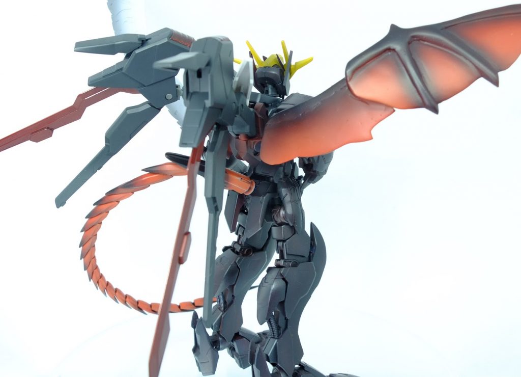 デカールを貼ると生物的では無くなるかと思ったんですが元ネタもディテールがてんこ盛りなので何かしら紋様入れても良かったかもですね