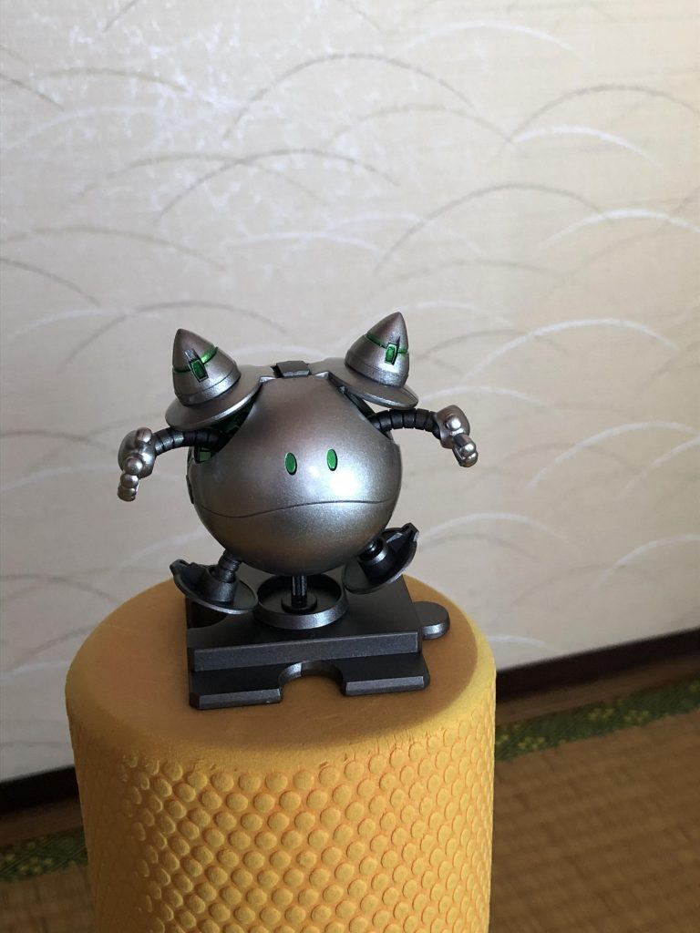 通常ハロにしました。
目やGNドライブ、内部メカは蛍光イエローグリーンで塗装したので、ブラックライトを当てると光ります。